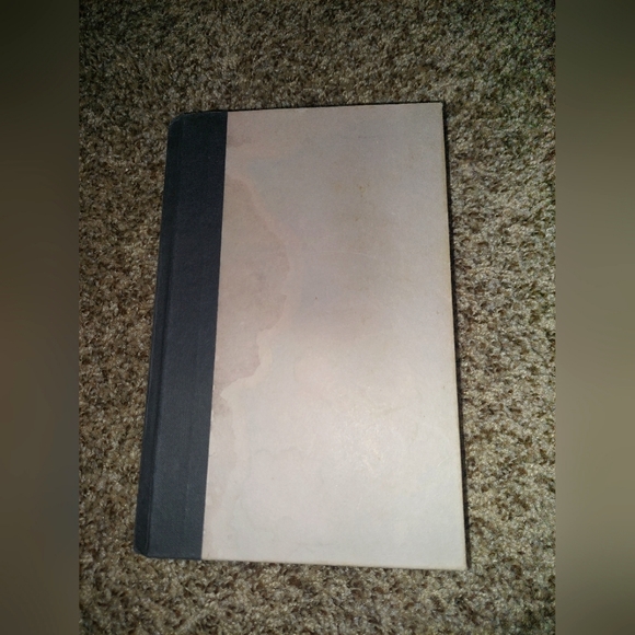 Book - A Breath of Snow and Ashes by Diana Gabaldon - Picture 3 of 3